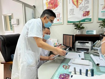 45岁大叔前列腺被“灌醉”成都博大泌尿外科医院一招化解!