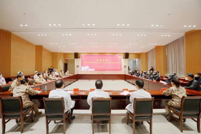 江苏省中国画学会走进东部战区总医院慰问送福